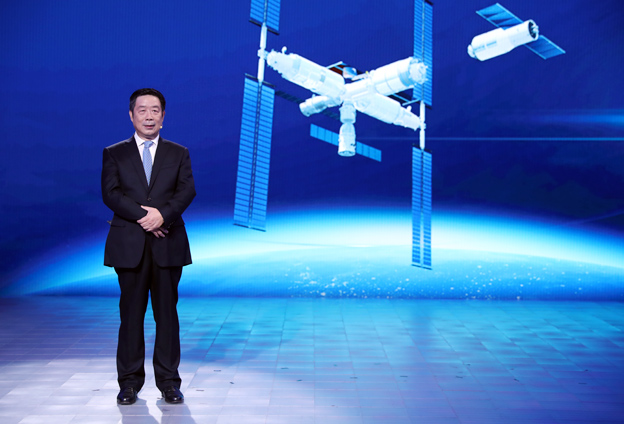 将要建造的空间站基本构型有三个舱,构成英文T字型