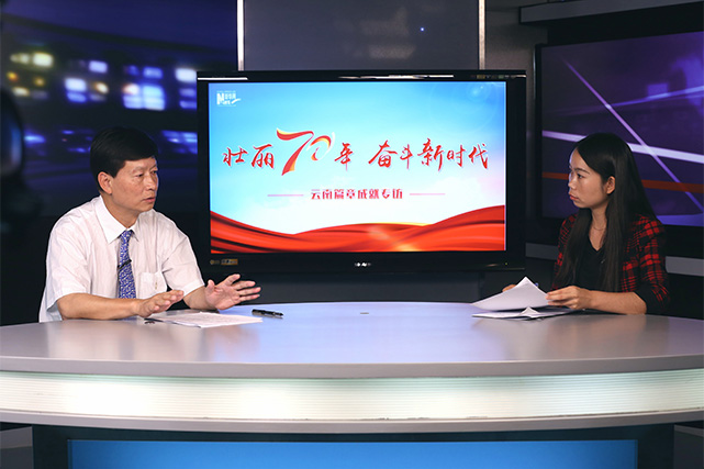 做好‘四篇文章’，全力推进脱贫攻坚。