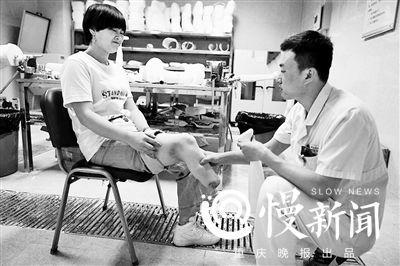 男子10年帮助400多伤员站起来：为自己感到骄傲